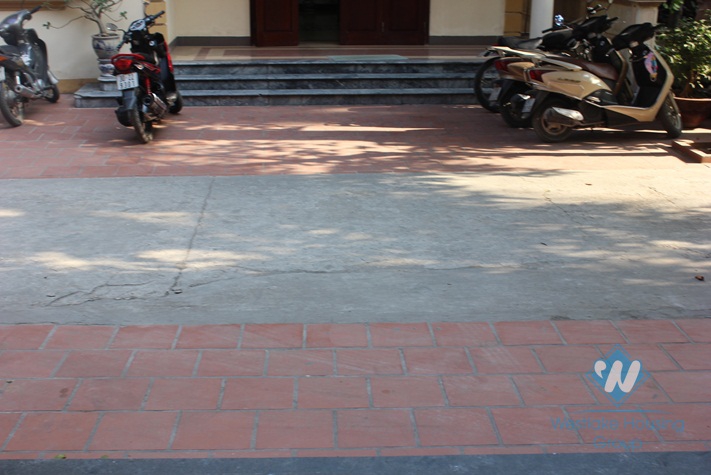 Unfurnished house available for rent in Nghi Tam street, Tay Ho, Hanoi